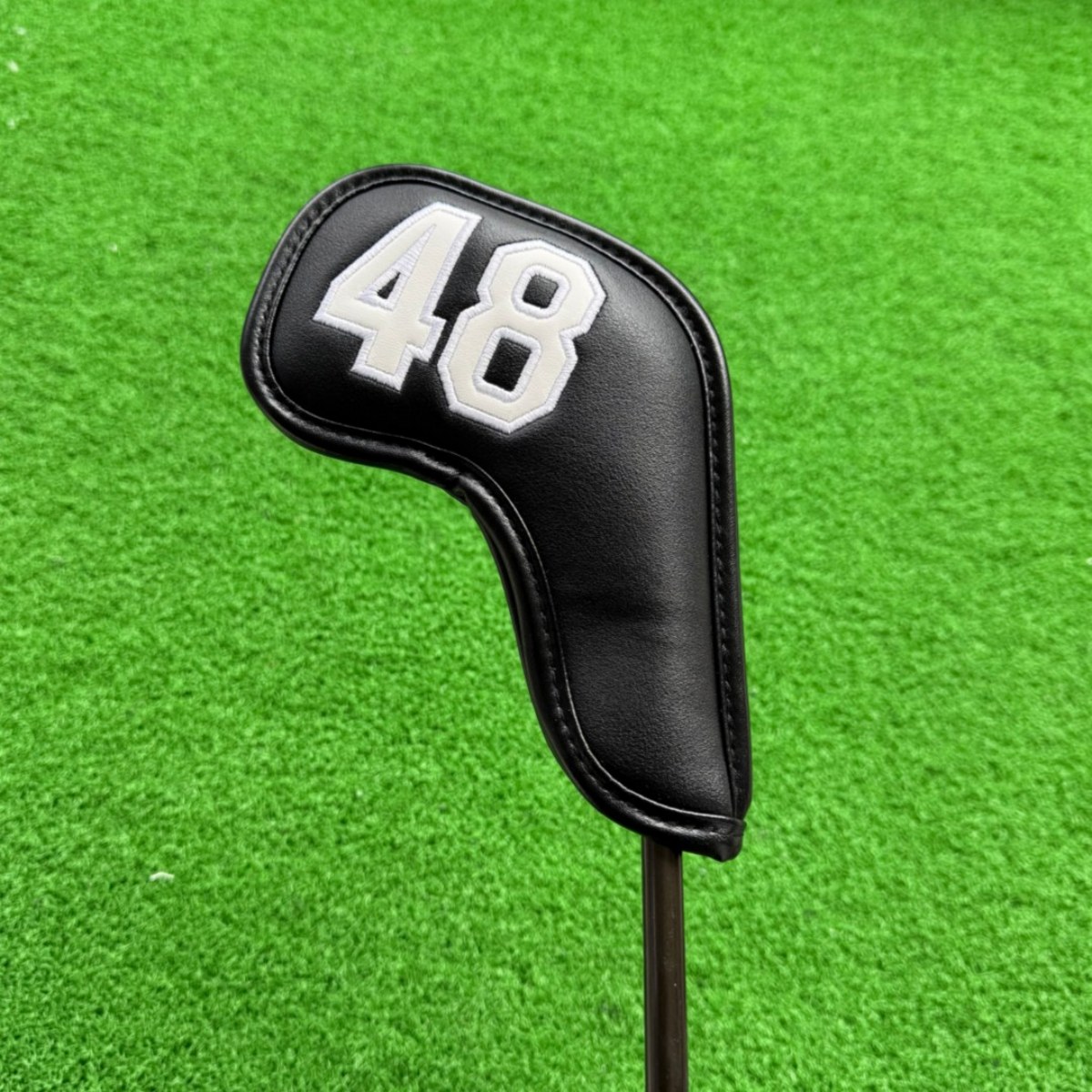 PUレザー製 ゴルフアイアンクラブヘッドカバー 48 50  - Golf Equipment Rack のレビューと価格